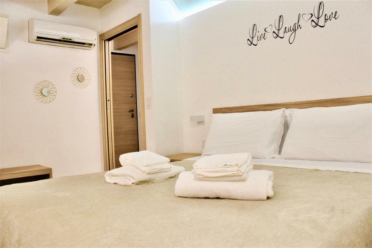 More Apartments Il Ferrarese 3 Bari Bagian luar foto